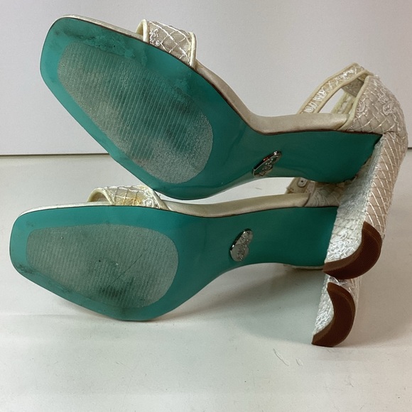 Betsey Johnson Cream Lace Heels - Picture 7 of 11